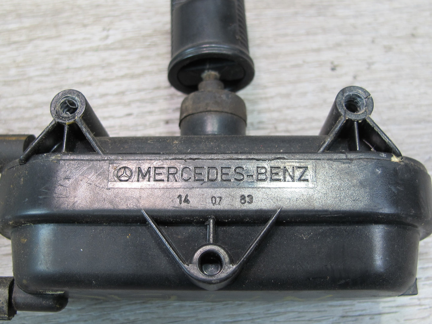 75-85 Mercedes W123 Rear Right Door Lock Vacuum Actuator OEM