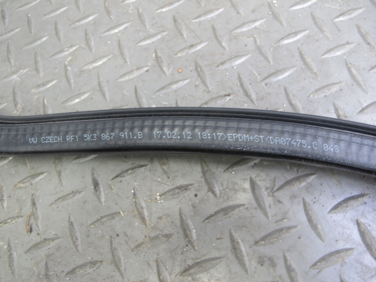10-13 VW Golf MK6 2-DR Front Left Driver Door Weatherstrip Rubber Seal OEM