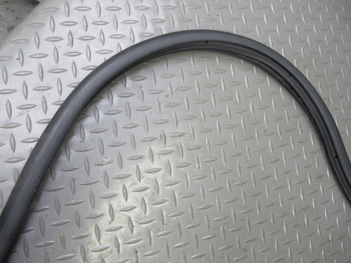 10-13 VW Golf MK6 2-DR Front Left Driver Door Weatherstrip Rubber Seal OEM