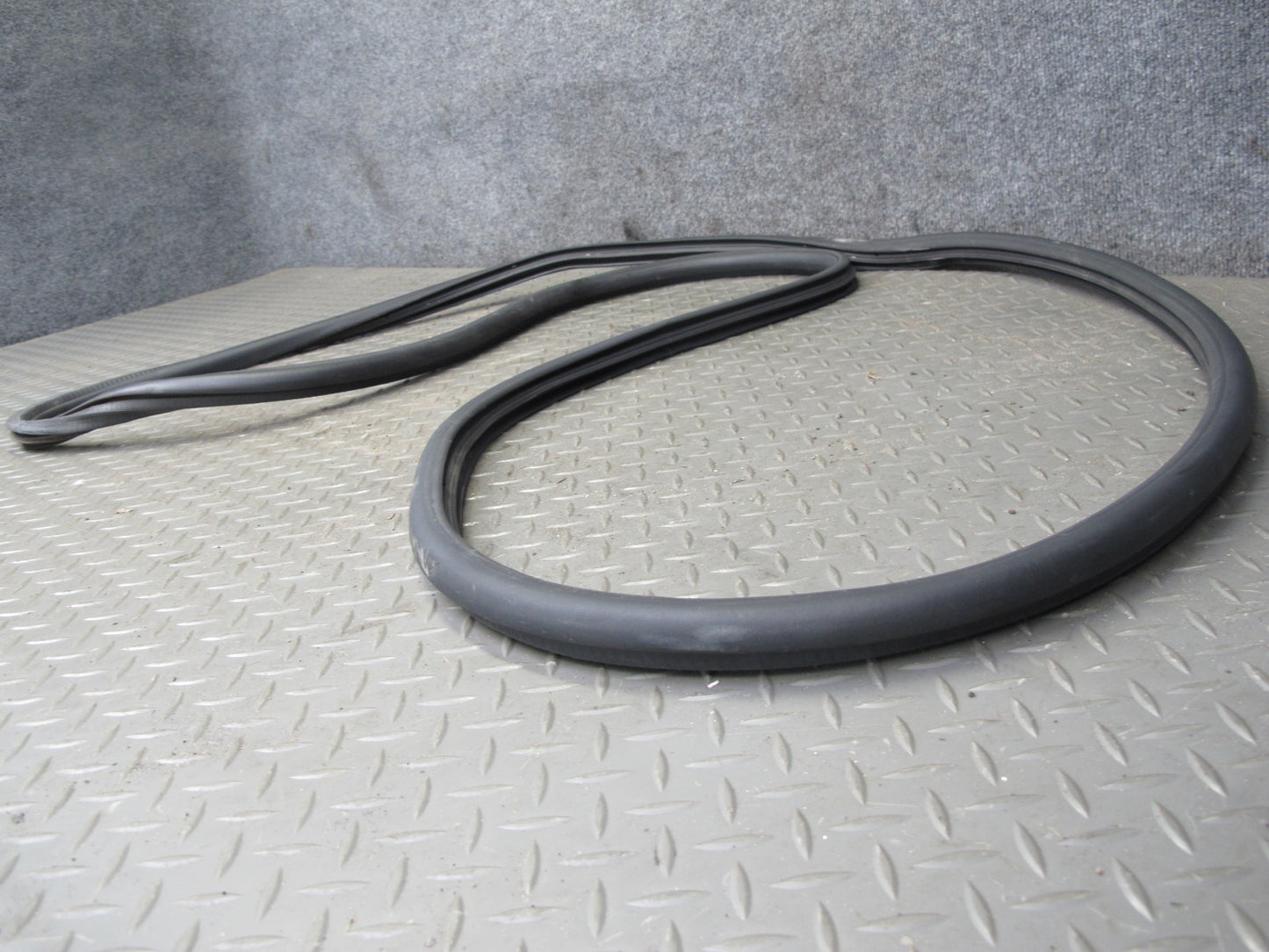 10-13 VW Golf MK6 2-DR Front Left Driver Door Weatherstrip Rubber Seal OEM