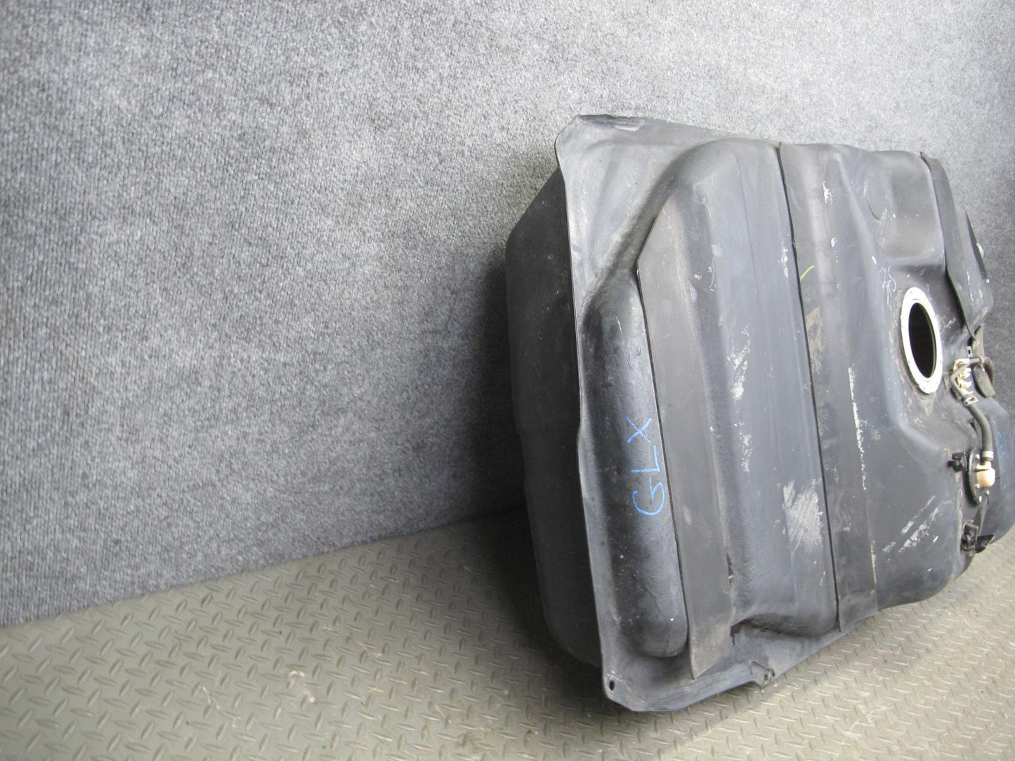 2003-2006 Lexus UZJ100L LX470 Fuel Tank Unit