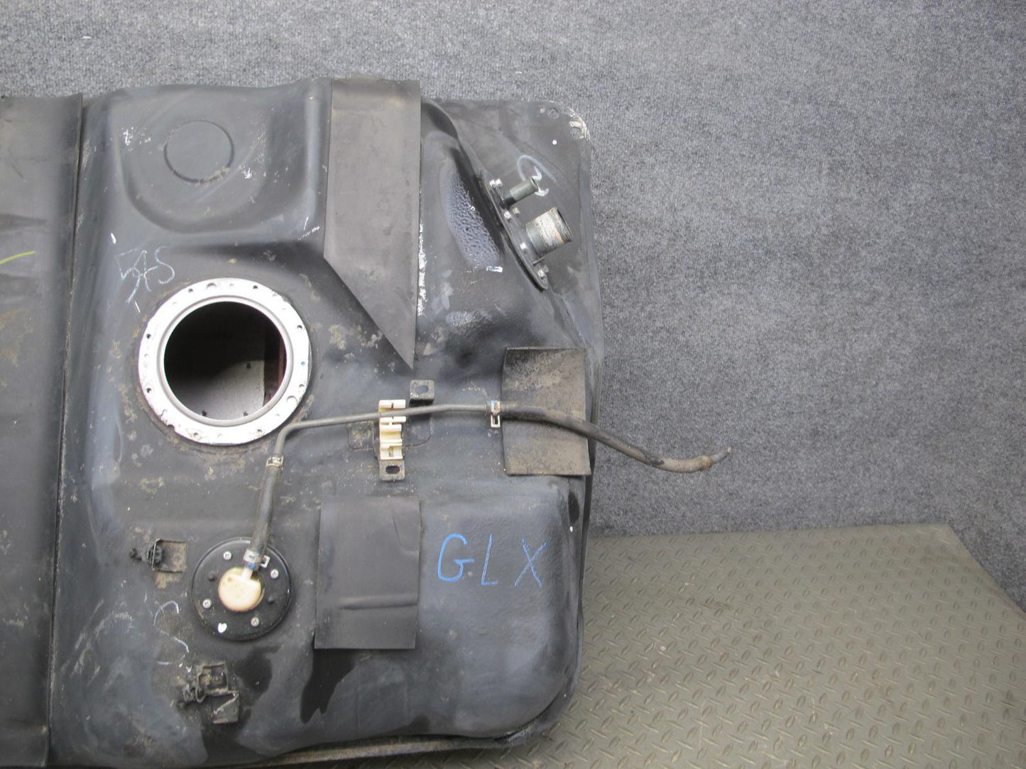 2003-2006 Lexus UZJ100L LX470 Fuel Tank Unit