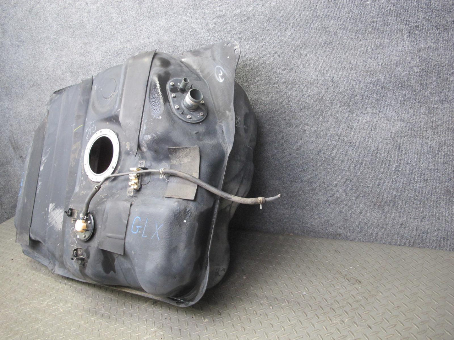 2003-2006 Lexus UZJ100L LX470 Fuel Tank Unit