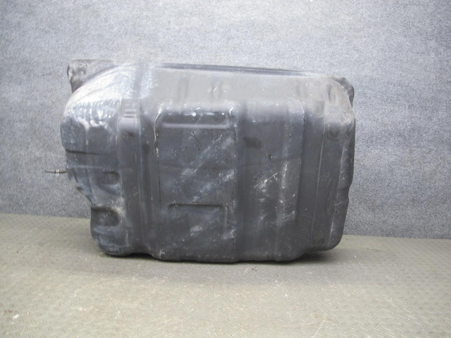 2003-2006 Lexus UZJ100L LX470 Fuel Tank Unit