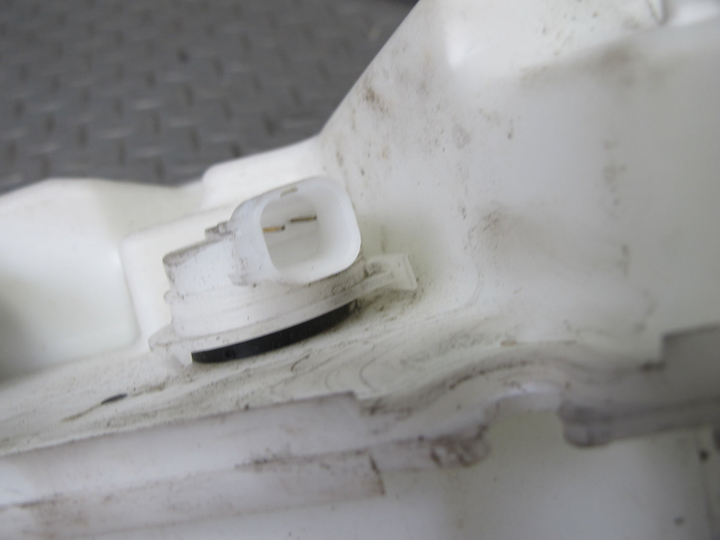 2013-2019 Land Range Rover L405 Windshield Washer Fluid Reservoir Tank w Pump