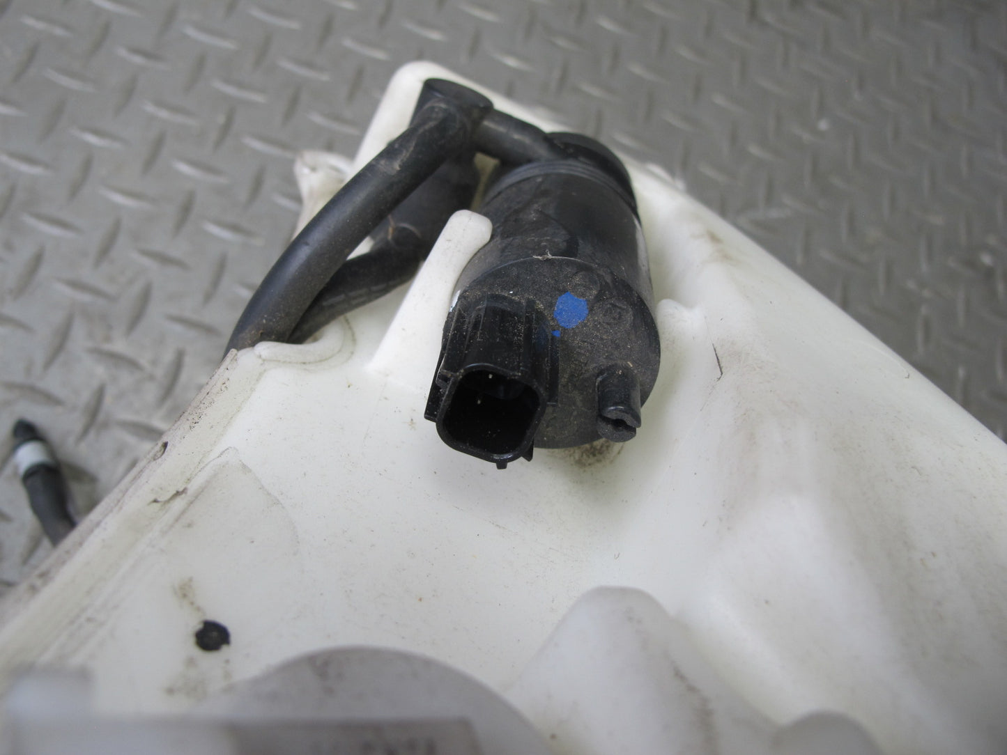 2013-2019 Land Range Rover L405 Windshield Washer Fluid Reservoir Tank w Pump