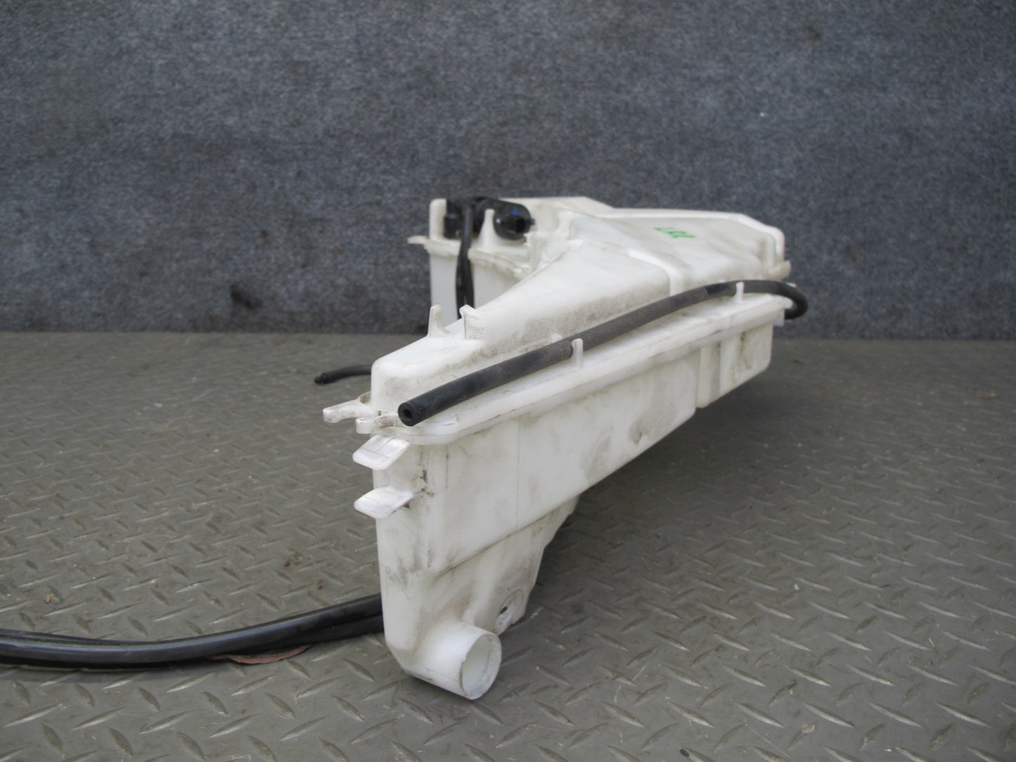 2013-2019 Land Range Rover L405 Windshield Washer Fluid Reservoir Tank w Pump