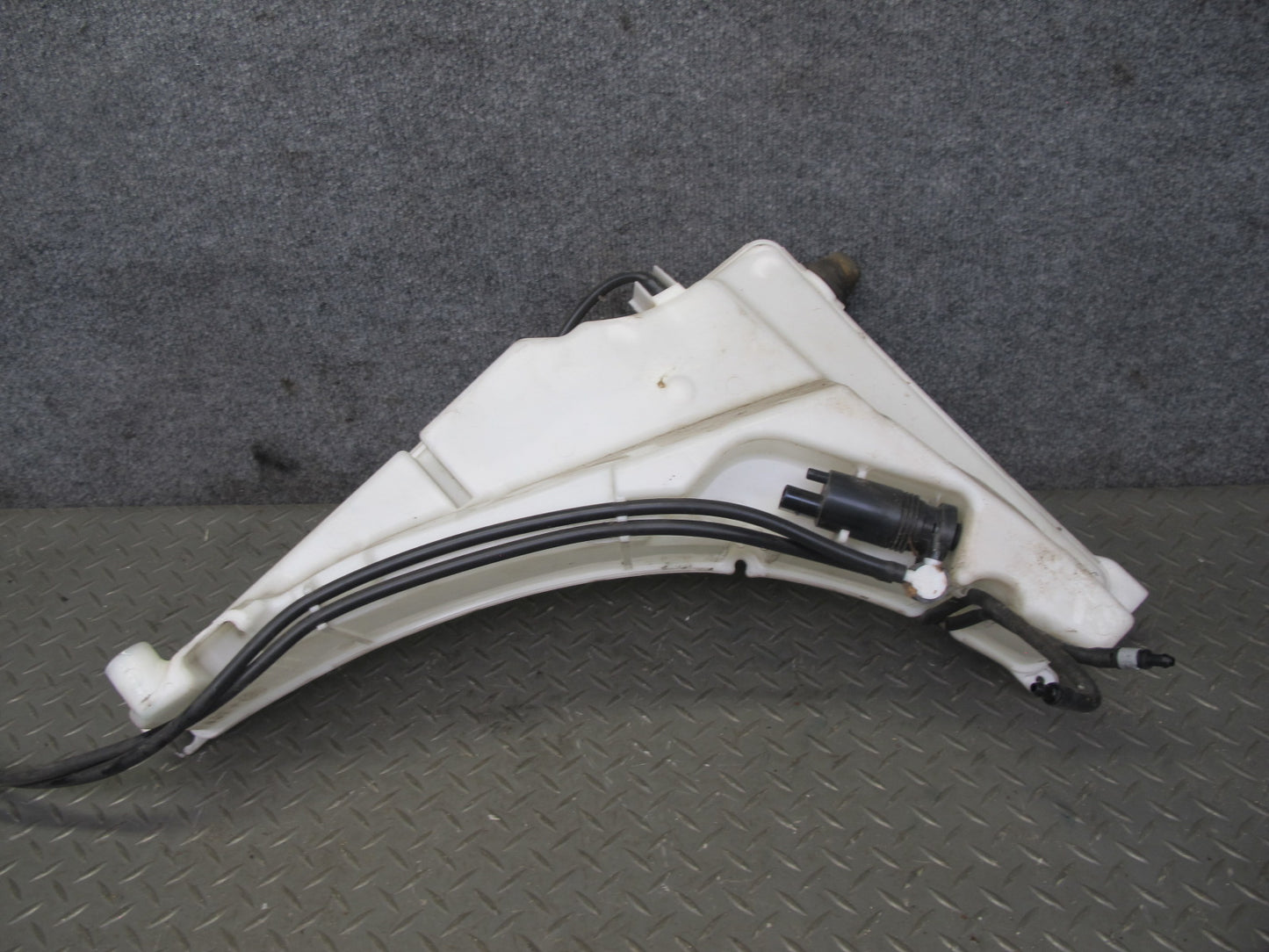 2013-2019 Land Range Rover L405 Windshield Washer Fluid Reservoir Tank w Pump