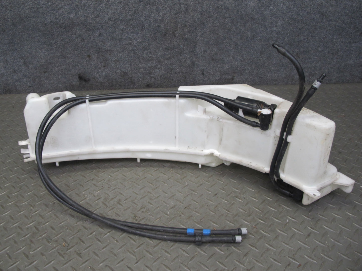 2013-2019 Land Range Rover L405 Windshield Washer Fluid Reservoir Tank w Pump