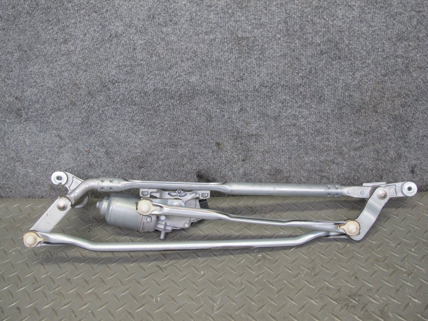 2013-2017 Land Range Rover L405 Windshield Wiper Transmission Linkage w Motor