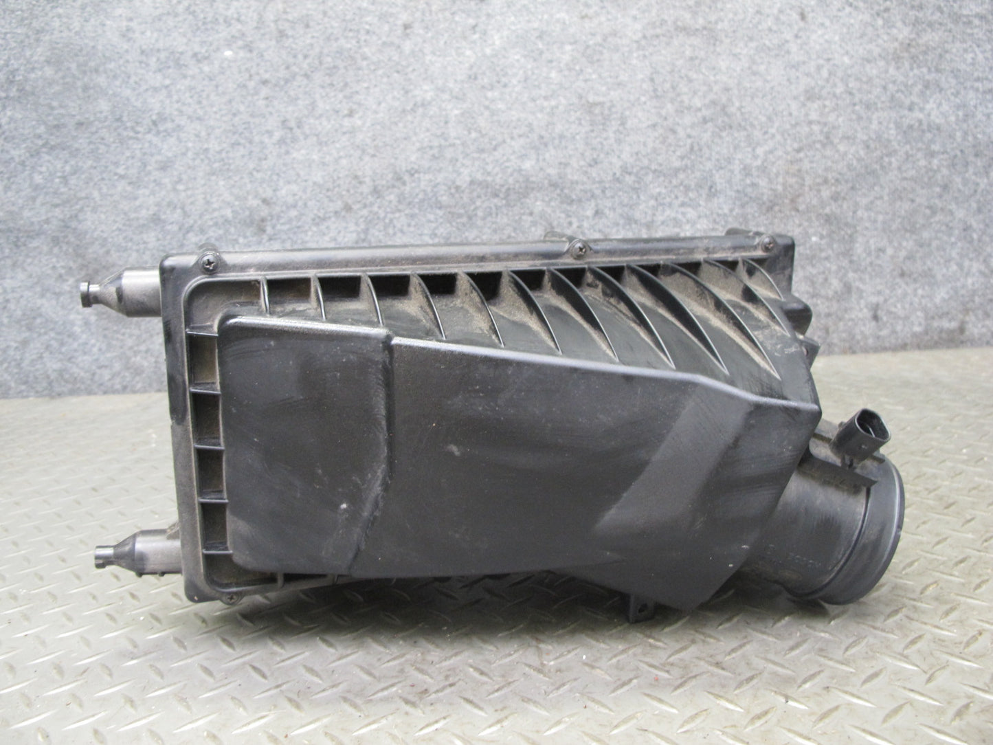 2013-2017 Range Rover L405 5.0L Supercharged Right Air Filter Box w Sensor
