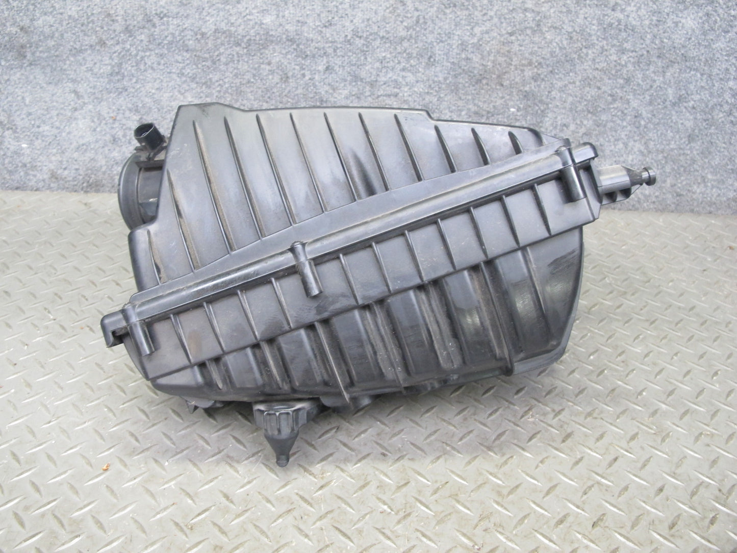 2013-2017 Range Rover L405 5.0L Supercharged Right Air Filter Box w Sensor