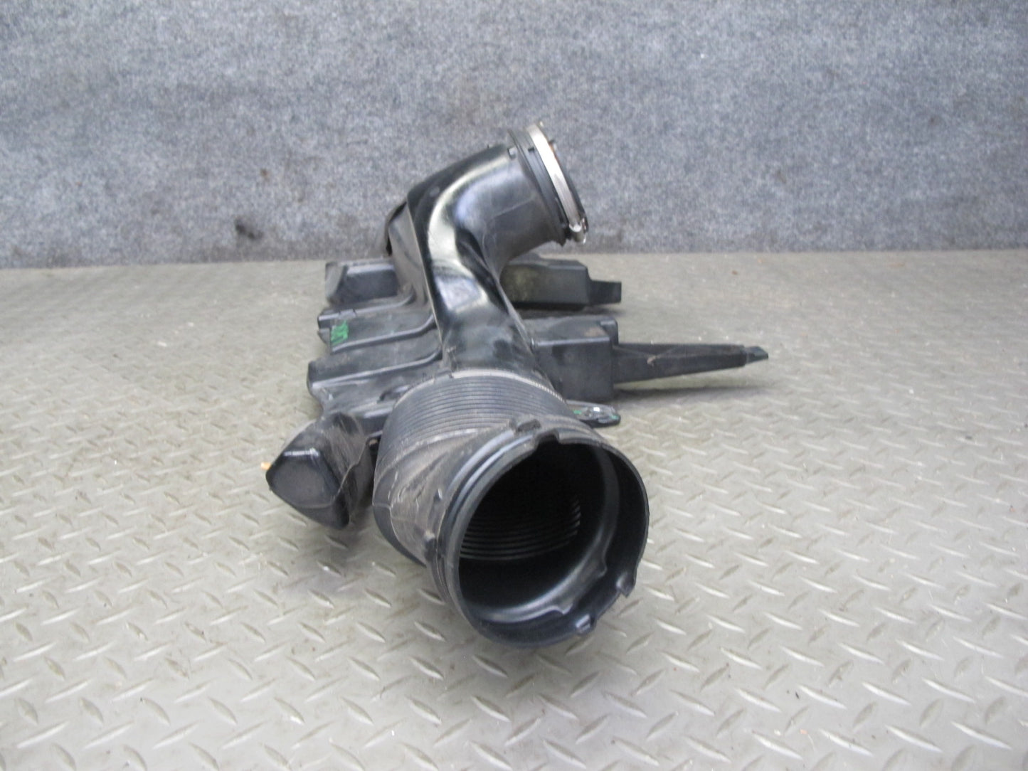2013-2017 Range Rover L405 5.0L Supercharged Air Intake Resonator Damper Box