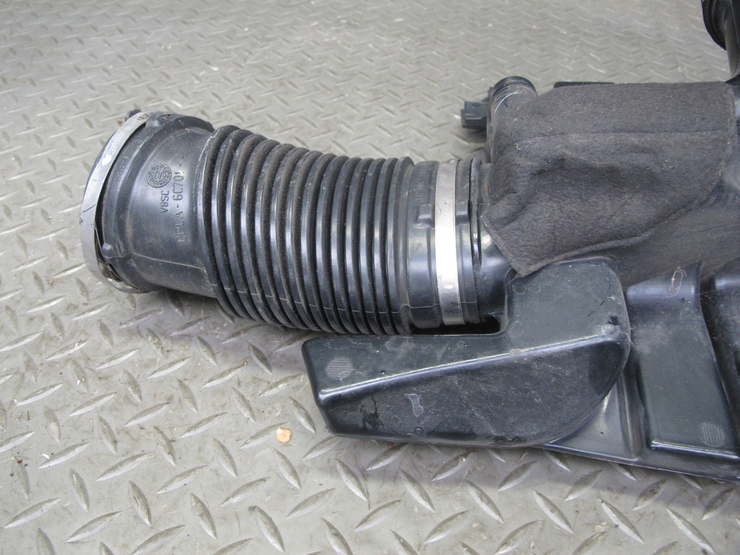 2013-2017 Range Rover L405 5.0L Supercharged Air Intake Resonator Damper Box