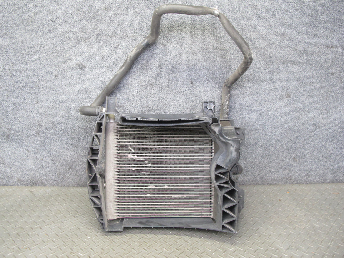 2013-2017 Range Rover L405 5.0L Right Auxiliary AUX Radiator Oil Cooler w Hose