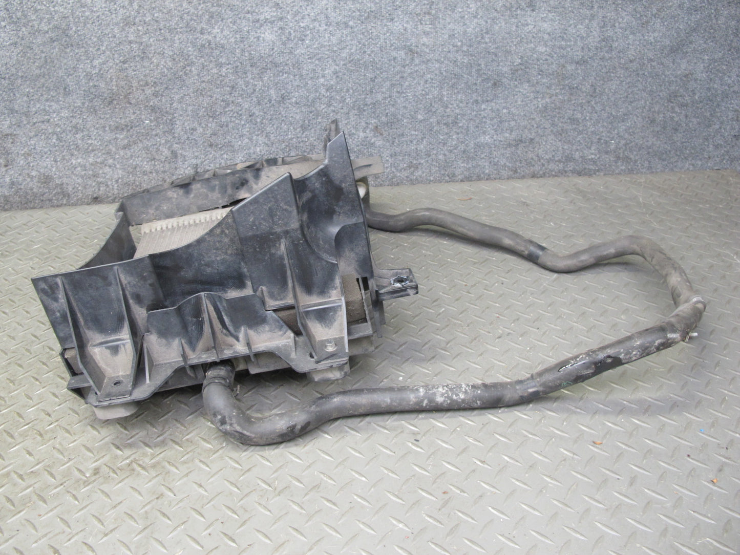 2013-2017 Range Rover L405 5.0L Right Auxiliary AUX Radiator Oil Cooler w Hose