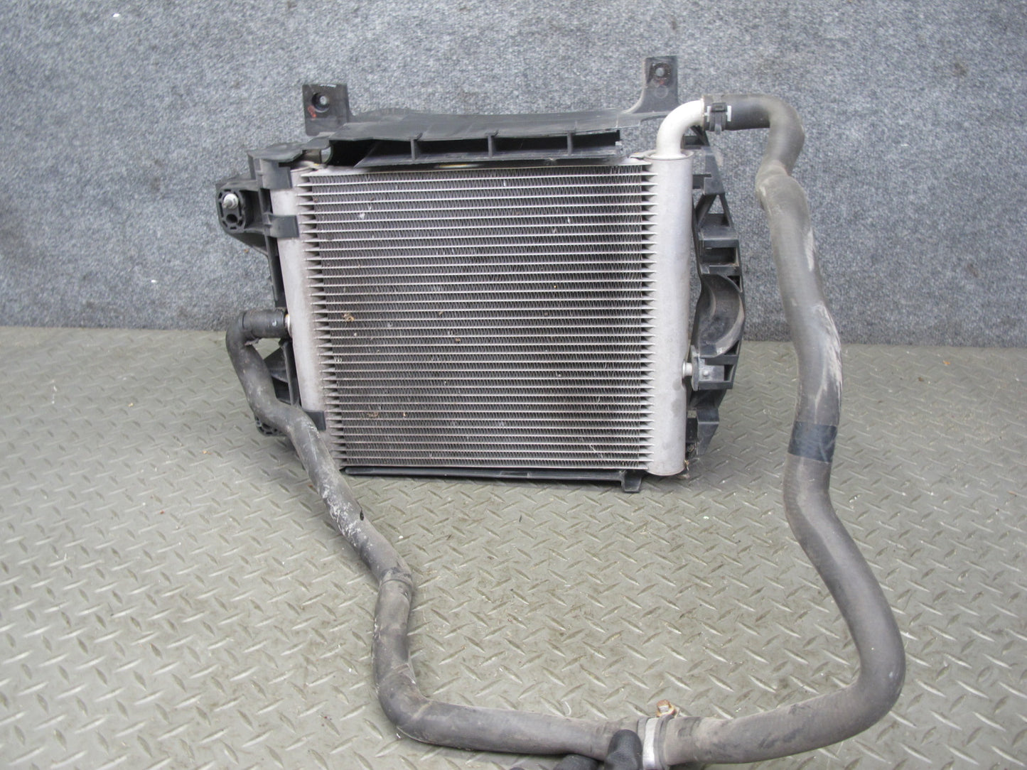 2013-2017 Range Rover L405 5.0L Right Auxiliary AUX Radiator Oil Cooler w Hose