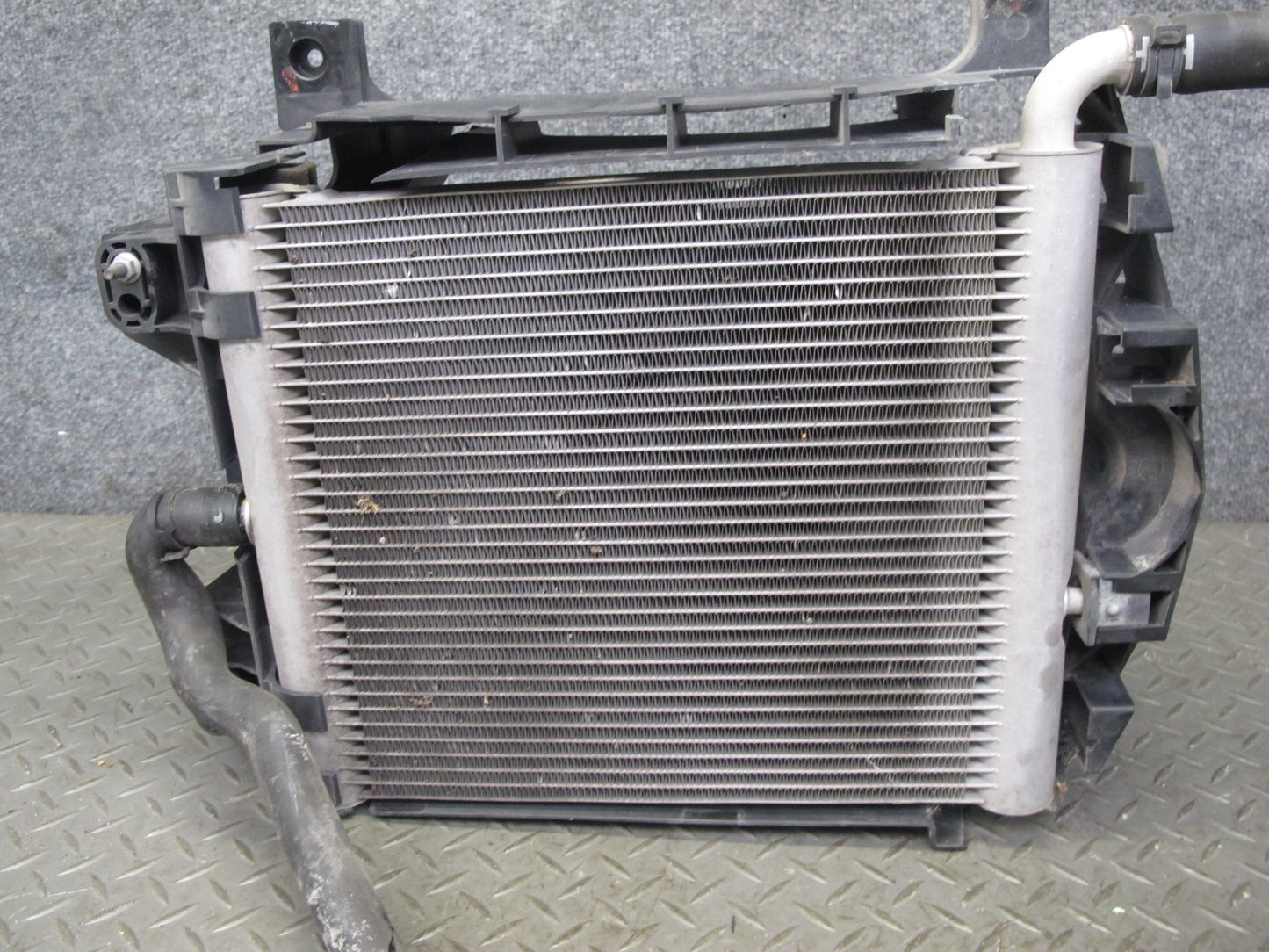2013-2017 Range Rover L405 5.0L Right Auxiliary AUX Radiator Oil Cooler w Hose