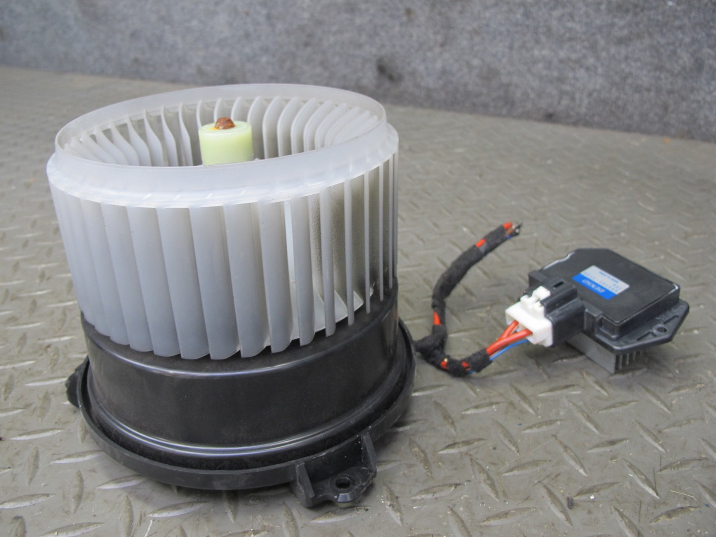 2013-2022 Land Range Rover L405 Rear A/C Heater Blower Motor Fan w Resistor