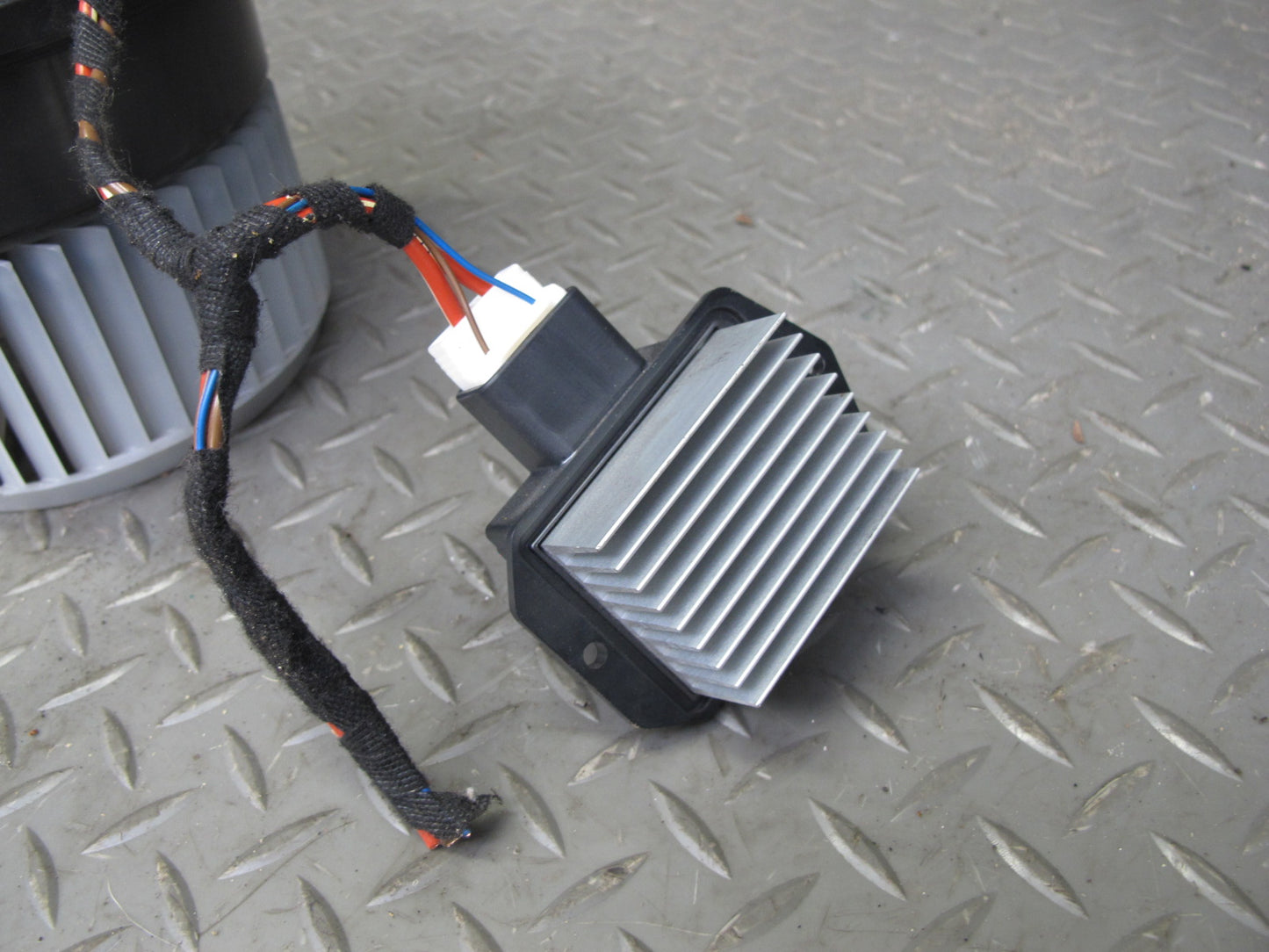 2013-2022 Land Range Rover L405 Rear A/C Heater Blower Motor Fan w Resistor
