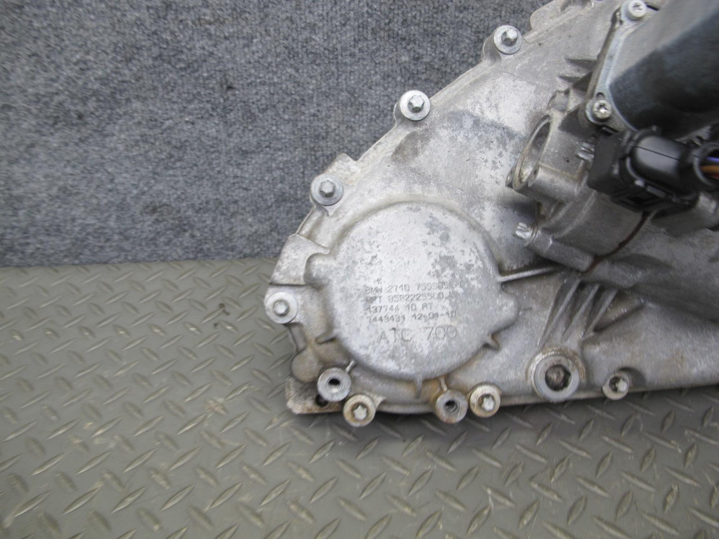 2010-2011 BMW E72 X6 AWD Hybrid ATC700 Transfer Case Box w Motor