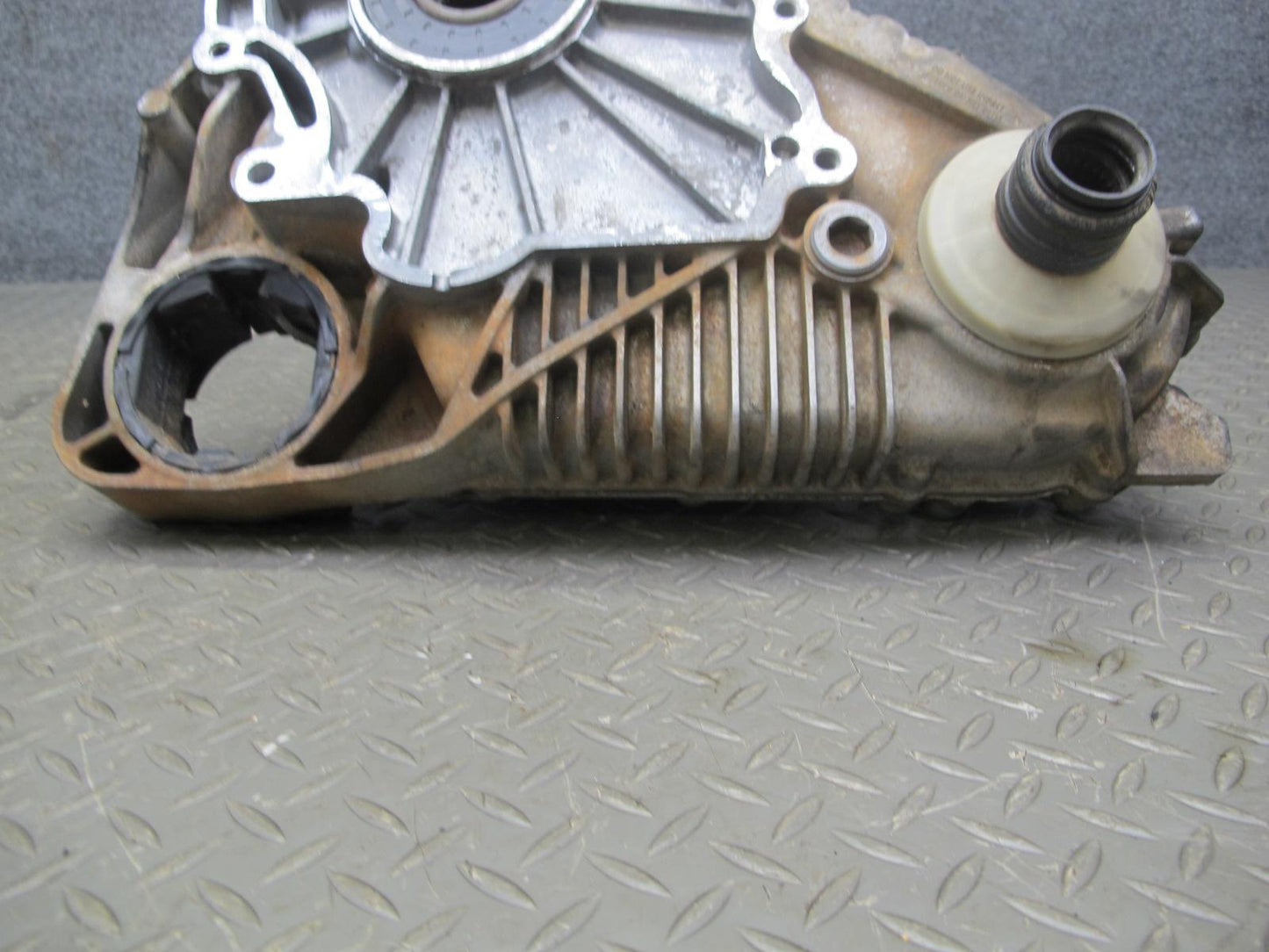 2010-2011 BMW E72 X6 AWD Hybrid ATC700 Transfer Case Box w Motor
