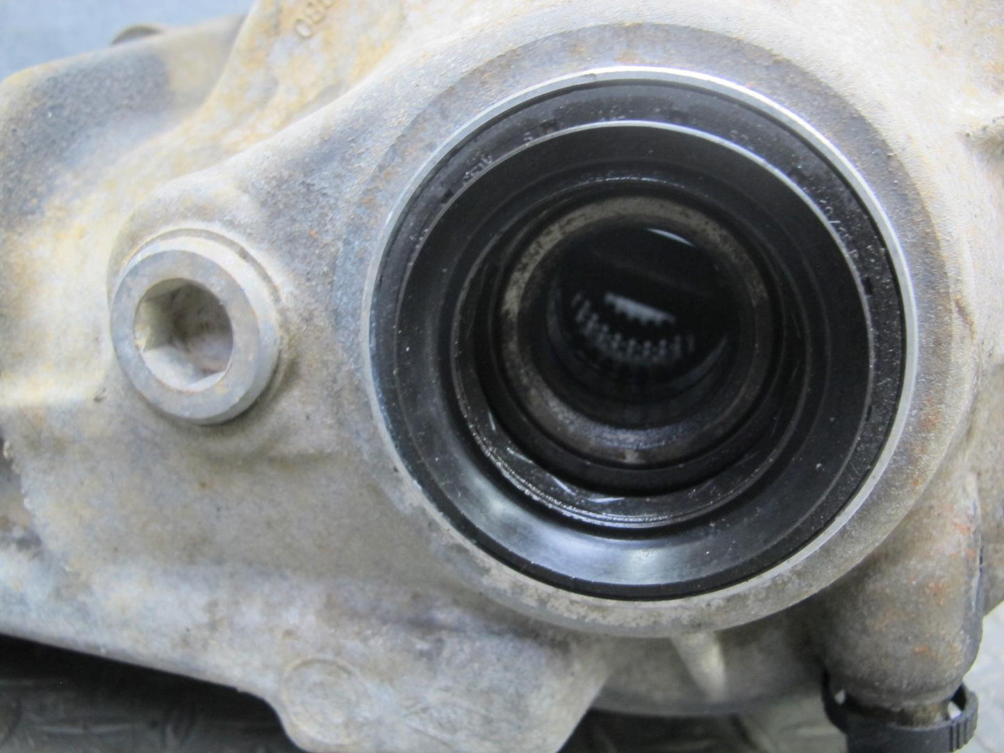 2008-2010 BMW X6 E71 E72 Front Axle Differential Carrier Gear Ratio 3.64