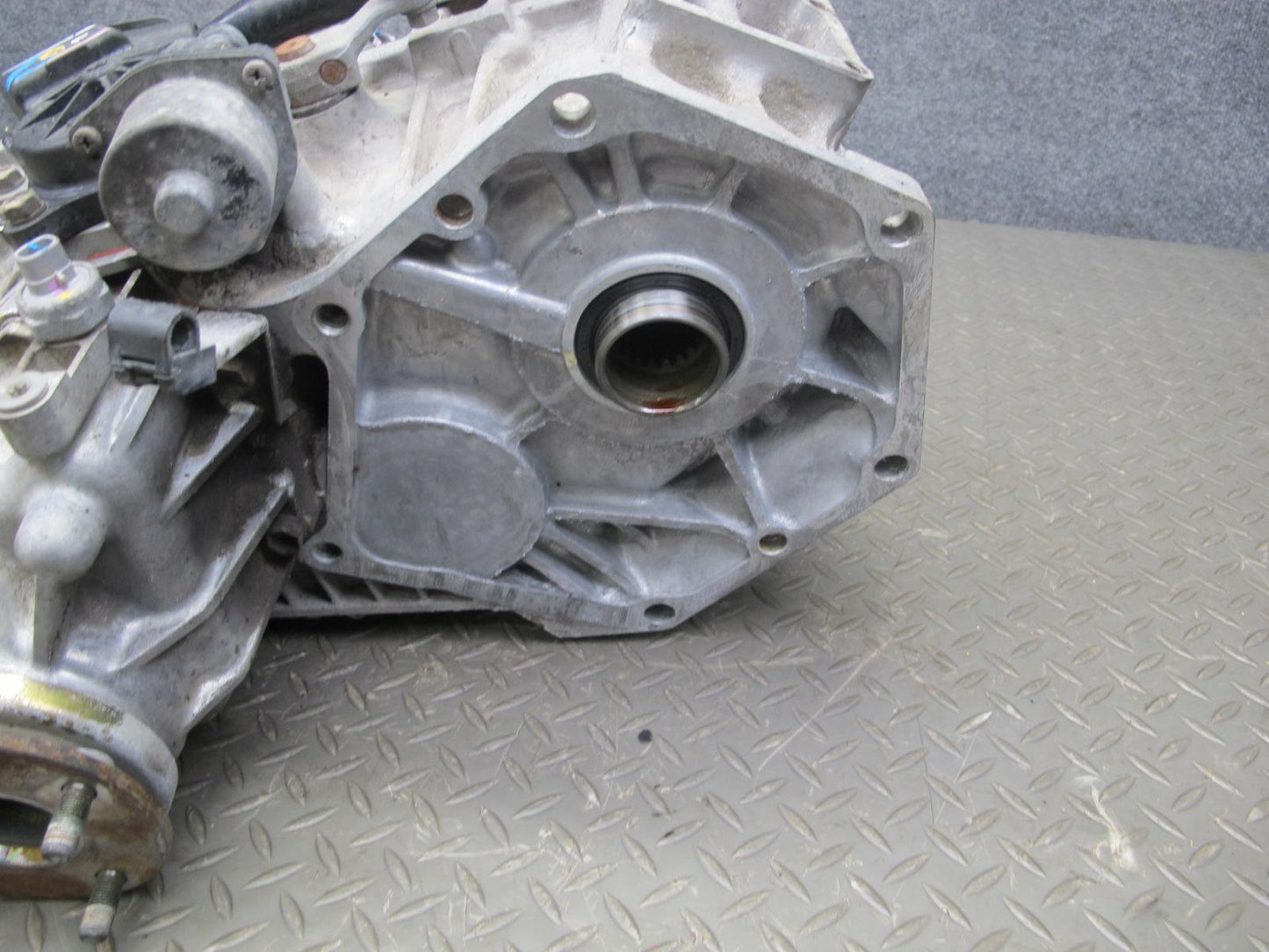 2003-2005 Lexus J100 LX470 Transmission Transfer Case Box W/ Motor Assembly