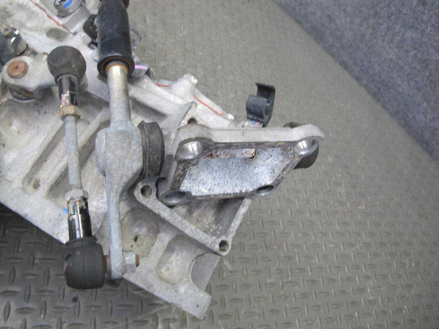 2003-2005 Lexus J100 LX470 Transmission Transfer Case Box W/ Motor Assembly