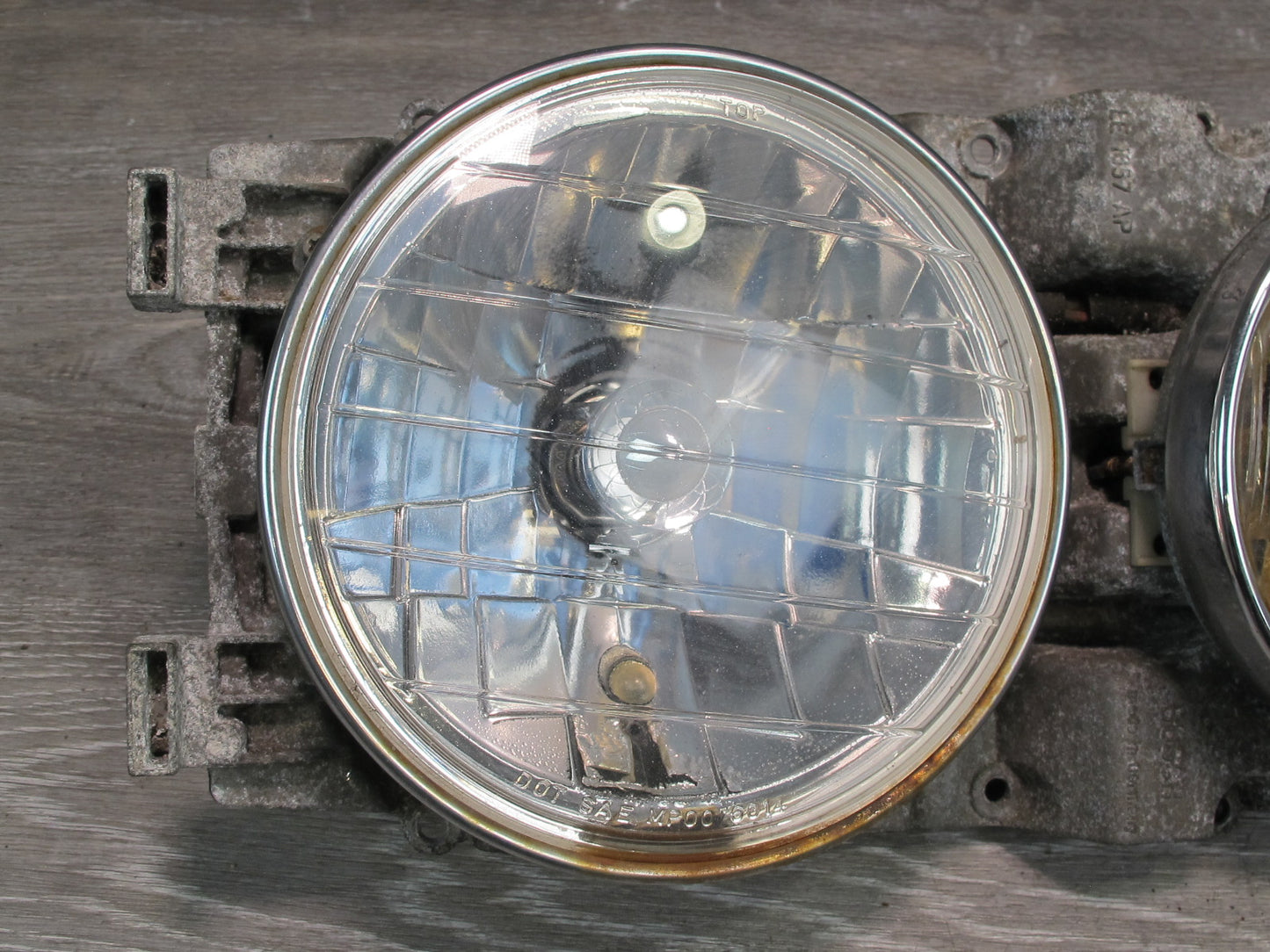 79-85 Mercedes W123 Front Right Halogen Headlight Lamp w Yellow Fog Light OEM