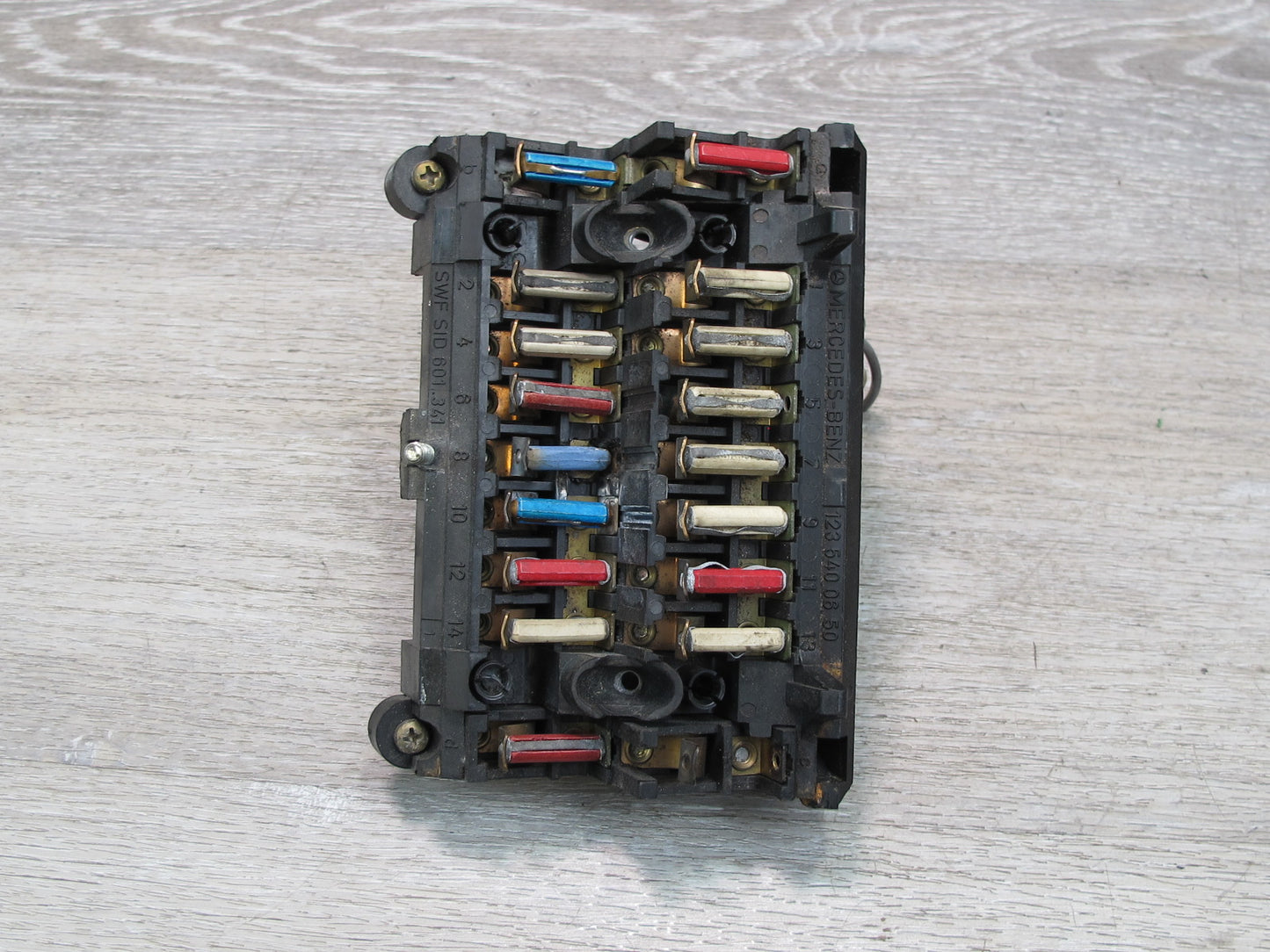 75-85 Mercedes W123 Power Distribution Fuse Relay Box 1235400650 OEM
