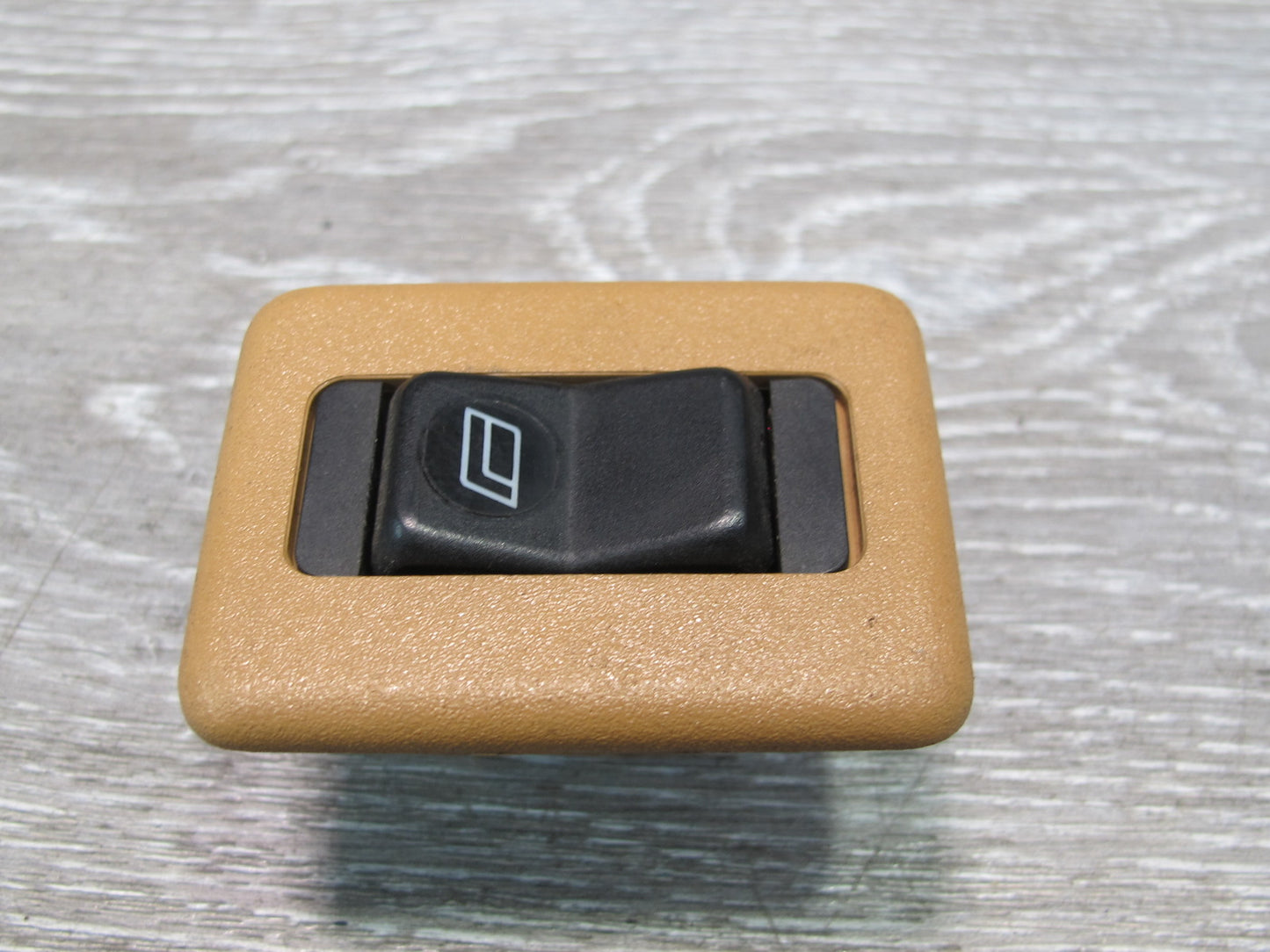 81-85 Mercedes W123 Left or Right Power Window Button Switch 0008208410 OEM
