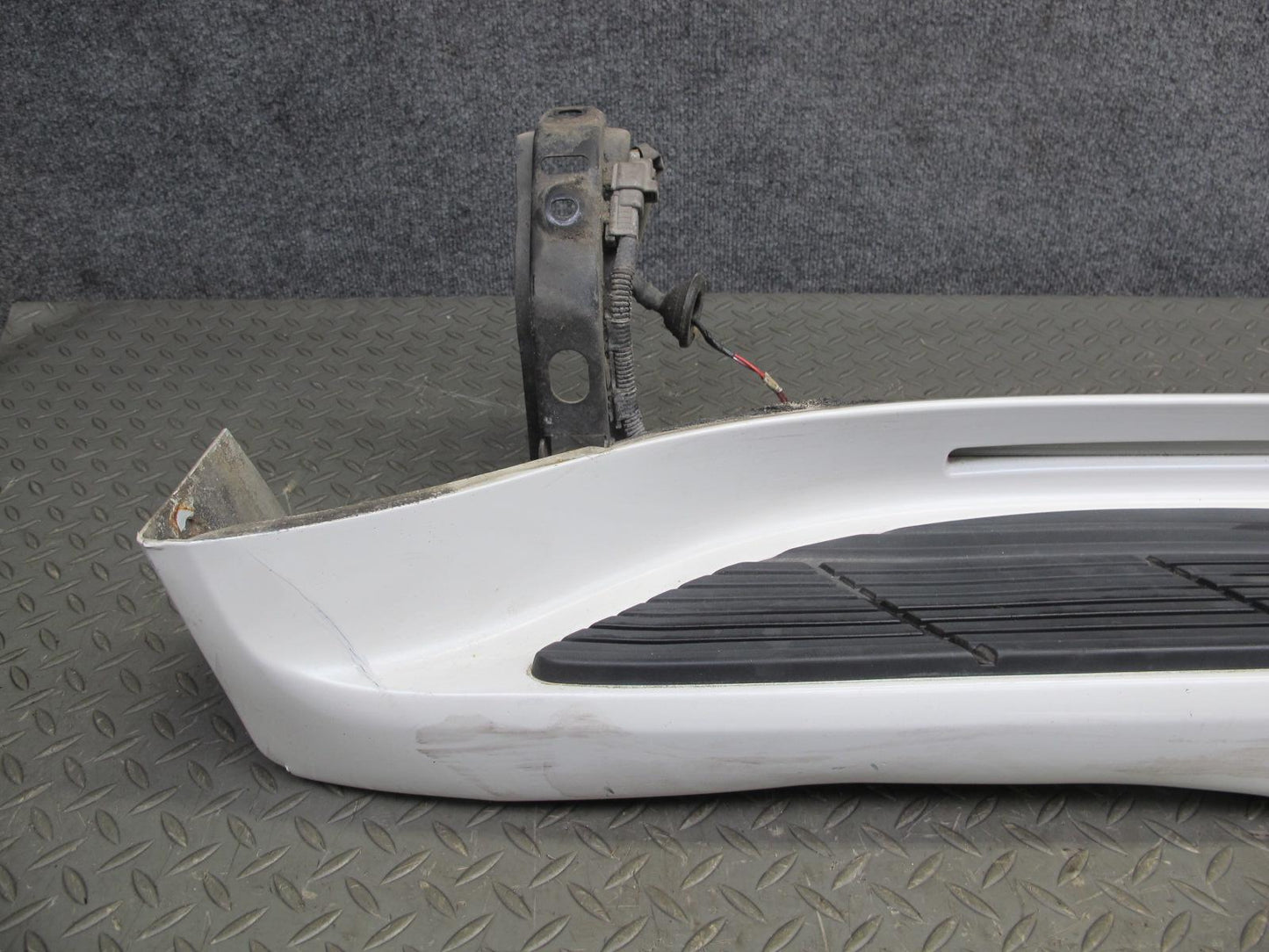2003-2007 Lexus J100 LX470 Left Side Running Board Step Lower Plate Panel