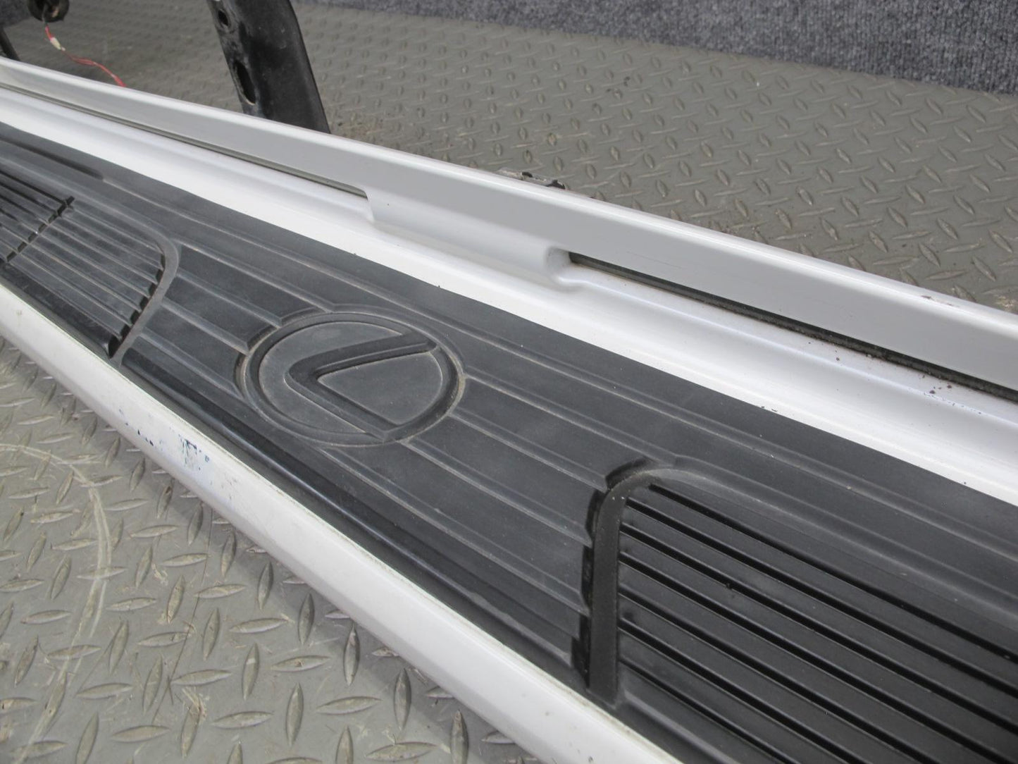 2003-2007 Lexus J100 LX470 Left Side Running Board Step Lower Plate Panel
