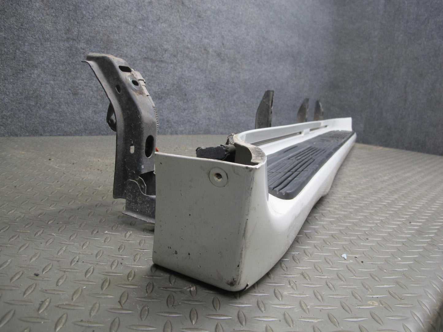 2003-2007 Lexus J100 LX470 Left Side Running Board Step Lower Plate Panel