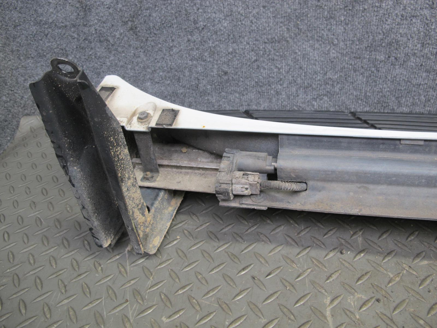 2003-2007 Lexus J100 LX470 Left Side Running Board Step Lower Plate Panel