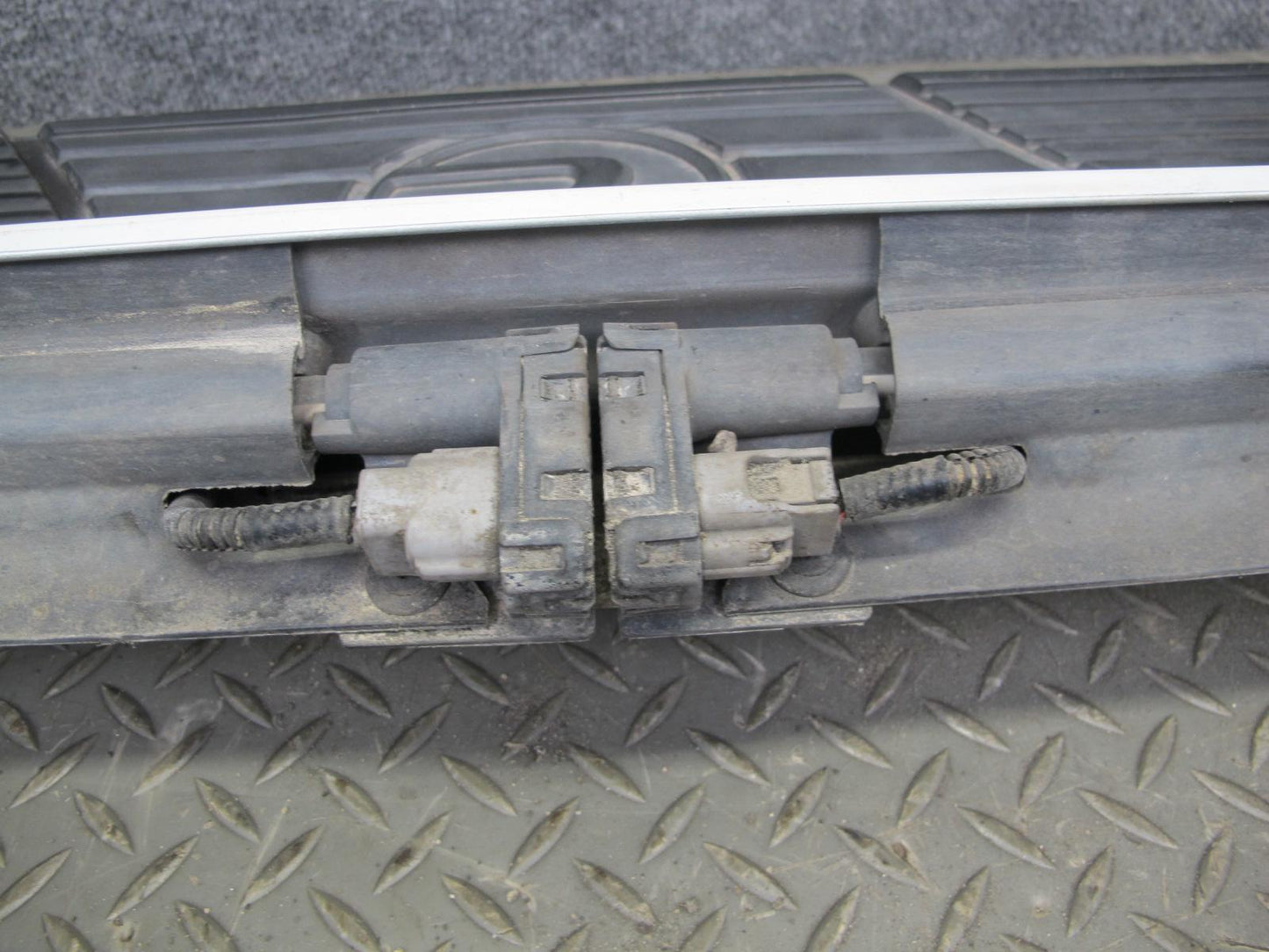 2003-2007 Lexus J100 LX470 Left Side Running Board Step Lower Plate Panel