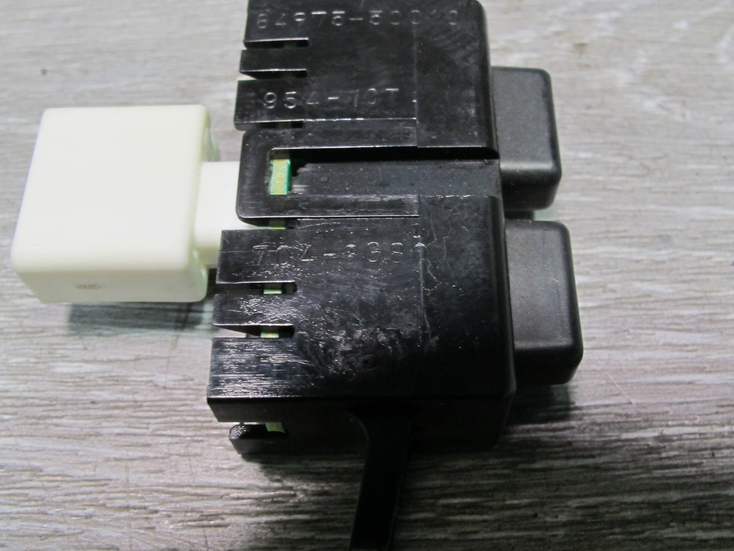 95-00 Lexus LS400 UCF20L Dash Odometer ODO Trip Reset Switch 84975-50010 OEM