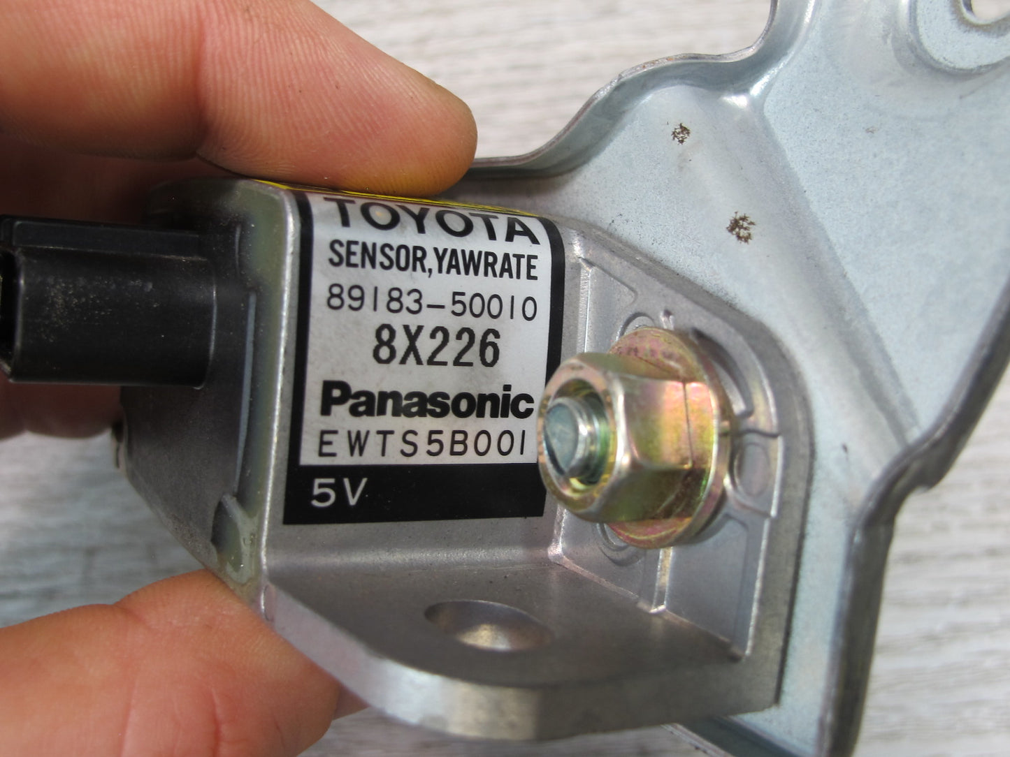 98-00 Lexus UCF20L LS400 YAW Turn Rate Sensor Module 89183-50010 OEM
