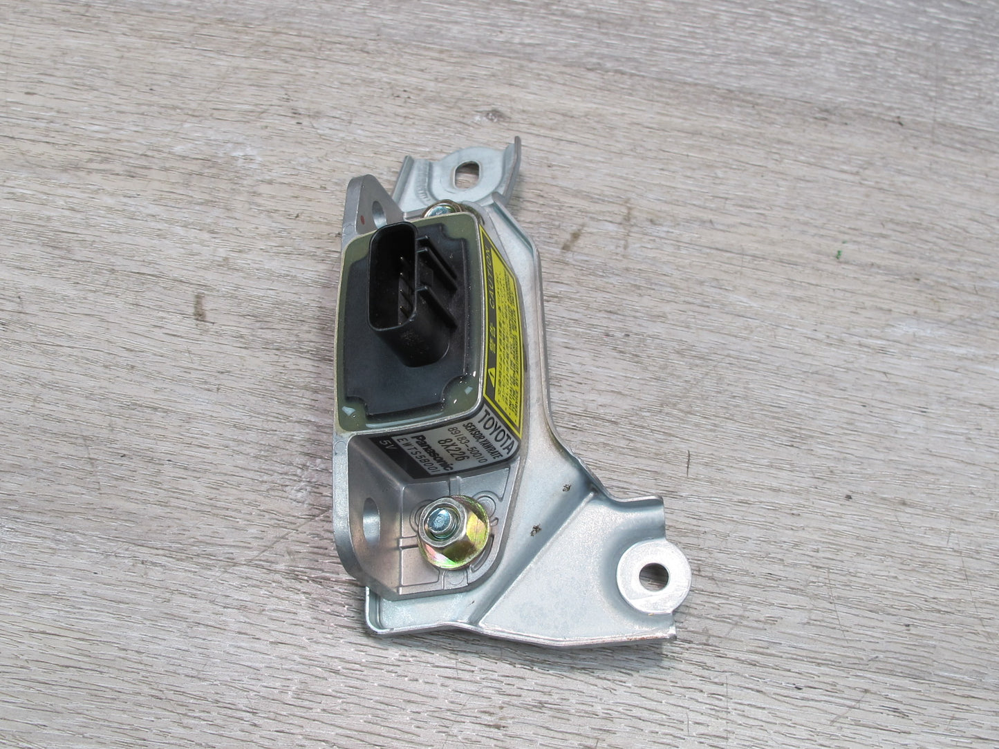 98-00 Lexus UCF20L LS400 YAW Turn Rate Sensor Module 89183-50010 OEM