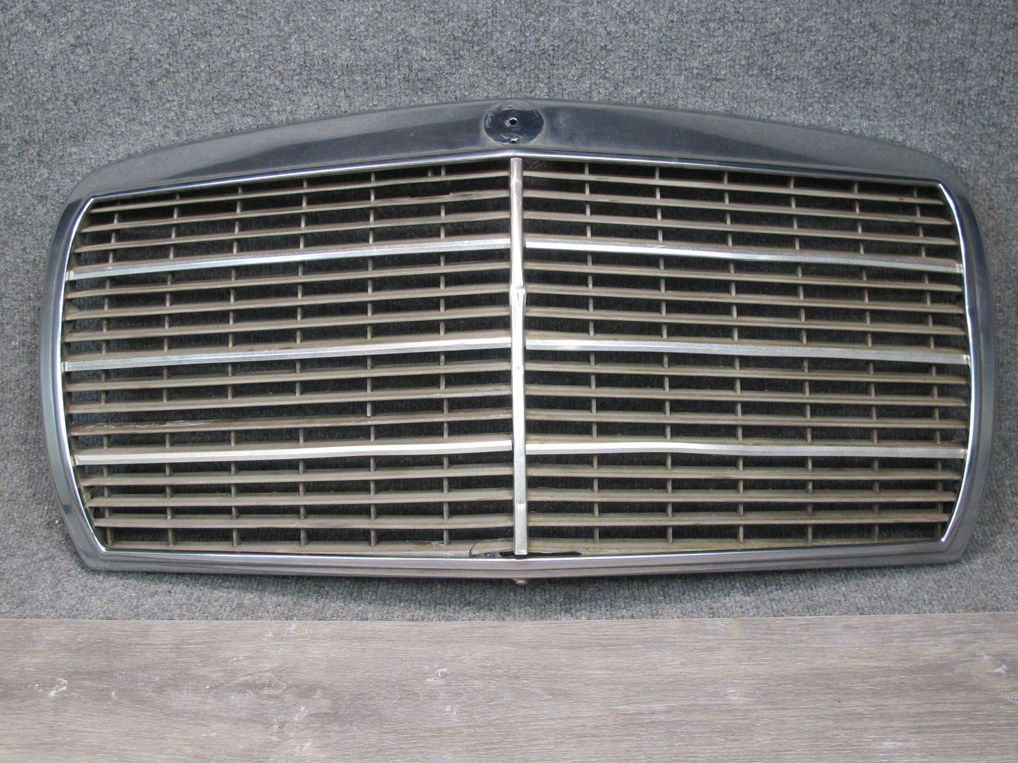 75-85 Mercedes W123 Front Hood Radiator Chrome Grille OEM