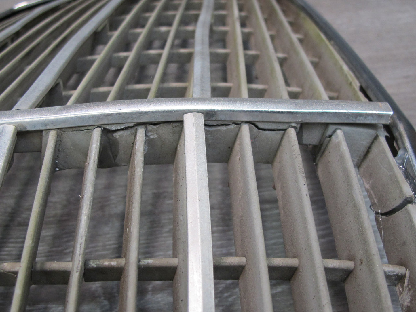 75-85 Mercedes W123 Front Hood Radiator Chrome Grille OEM