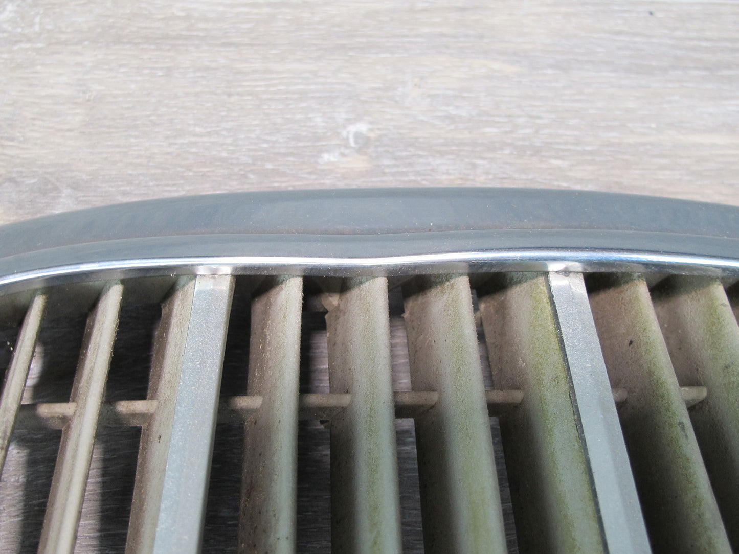 75-85 Mercedes W123 Front Hood Radiator Chrome Grille OEM