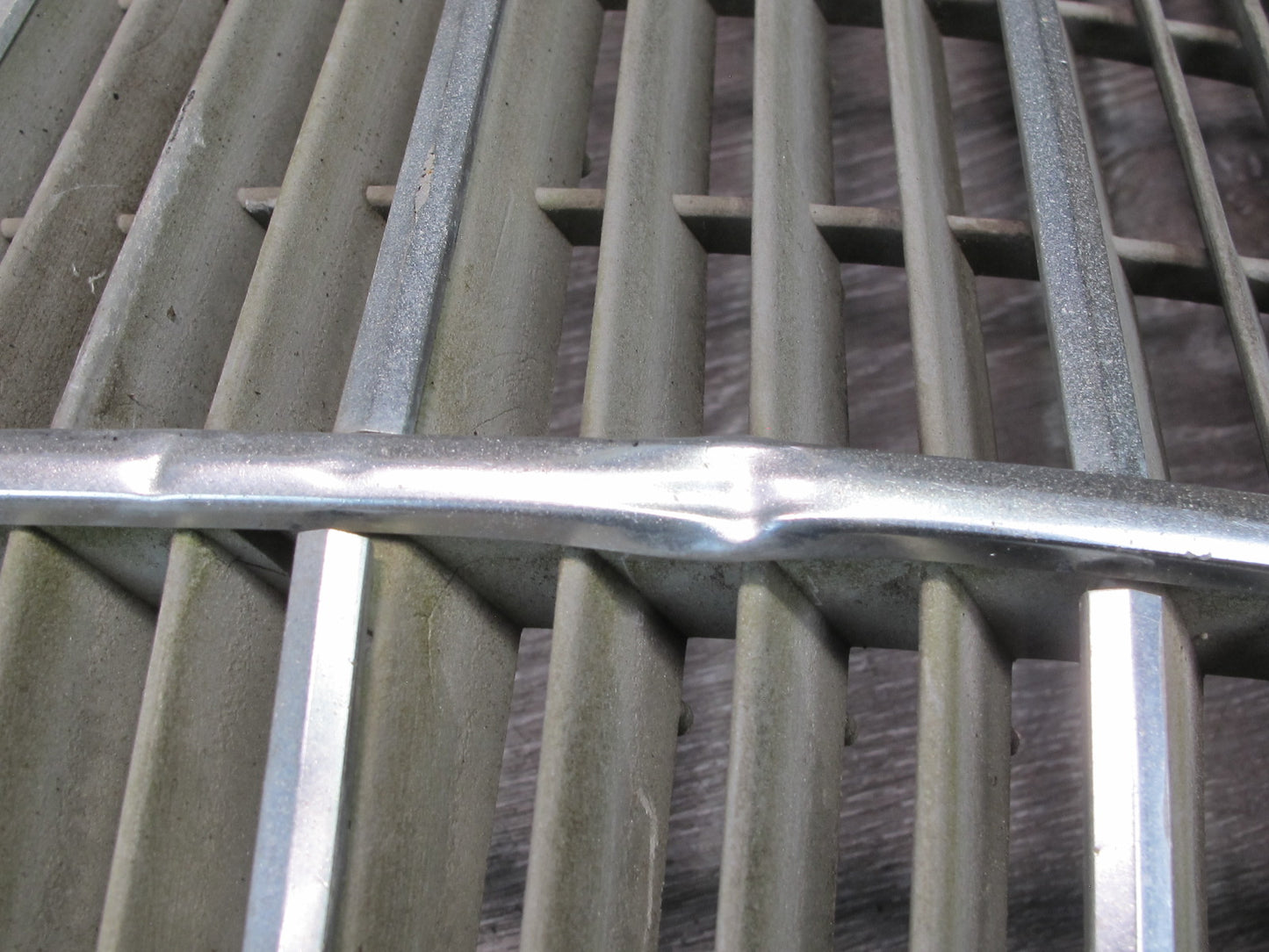 75-85 Mercedes W123 Front Hood Radiator Chrome Grille OEM