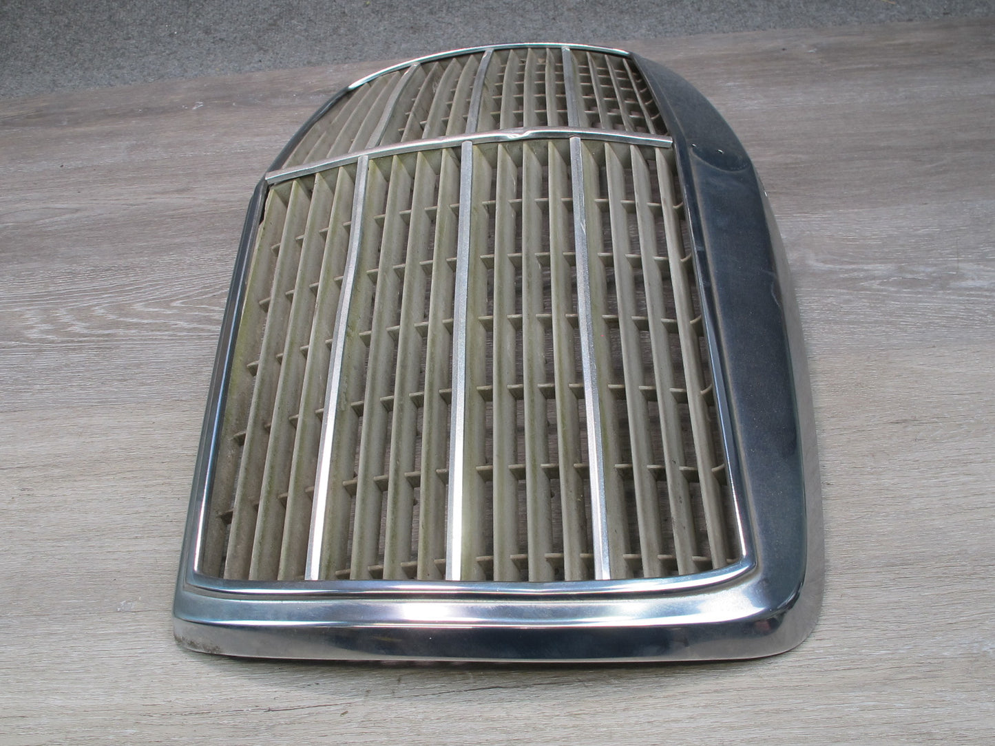 75-85 Mercedes W123 Front Hood Radiator Chrome Grille OEM