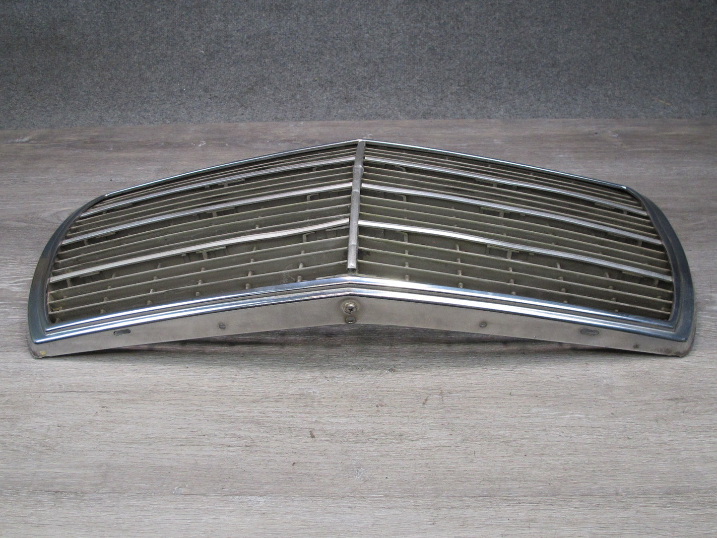 75-85 Mercedes W123 Front Hood Radiator Chrome Grille OEM