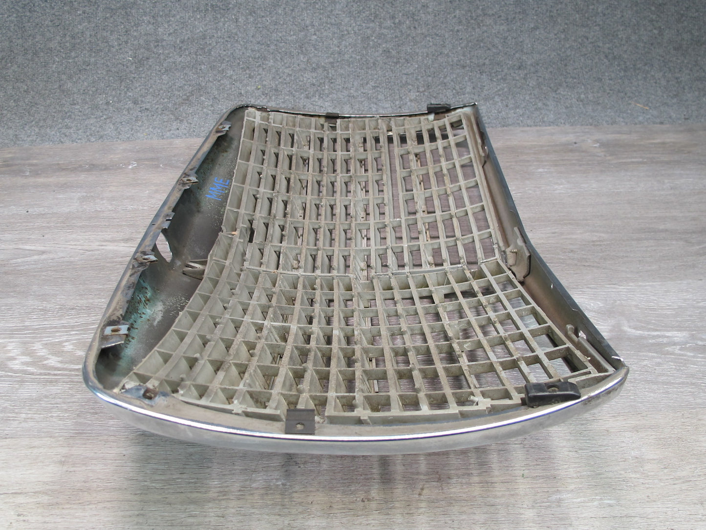 75-85 Mercedes W123 Front Hood Radiator Chrome Grille OEM