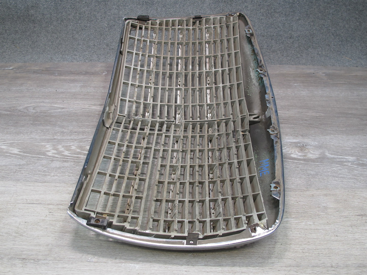 75-85 Mercedes W123 Front Hood Radiator Chrome Grille OEM