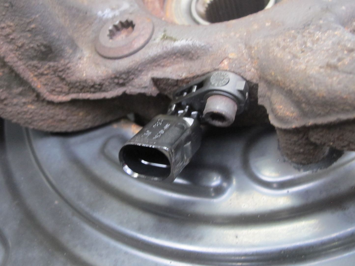 12-13 VW Golf R MK6 Front Left Spindle Knuckle Wheel Hub Bearing OEM