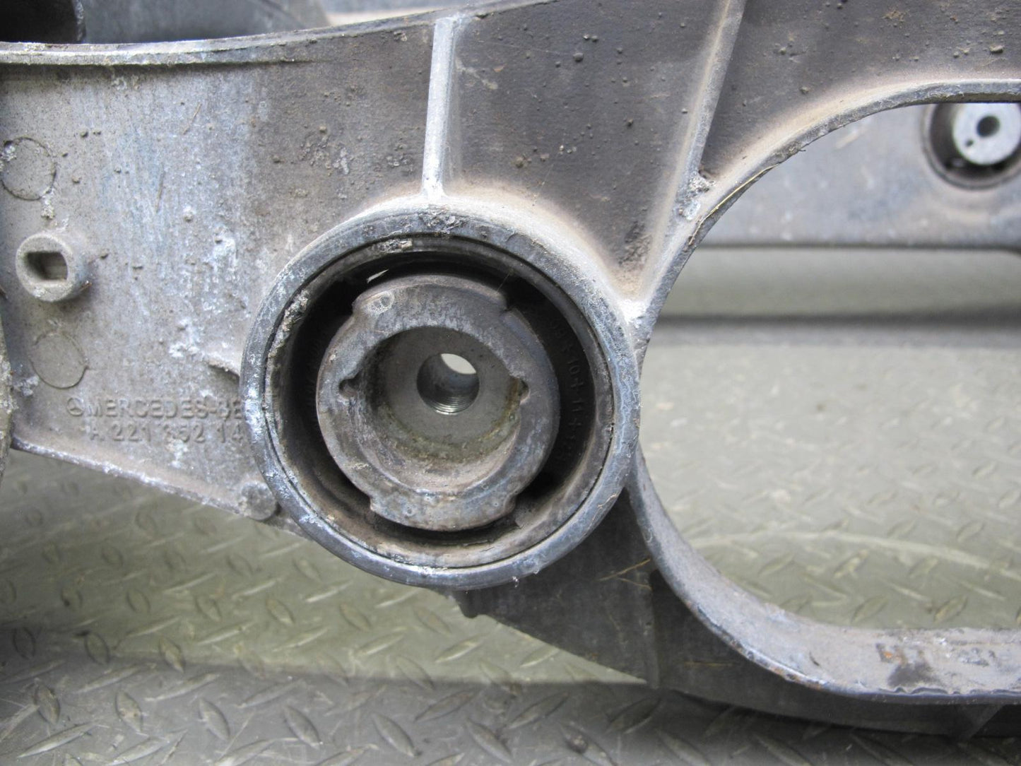 07-13 Mercedes W221 S550 4MATIC AWD Rear Subframe Crossmember Carrier OEM